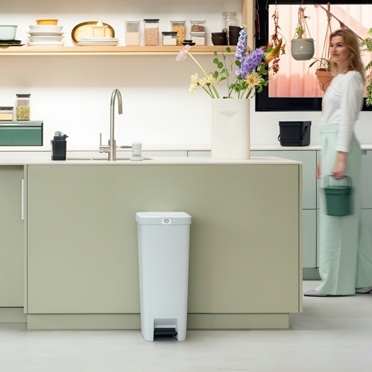 Pedal Bin, High and slim, 40 L, BRABANTIA SETUP, 35,2 x 28 x H 66,6 cm, Light Grey