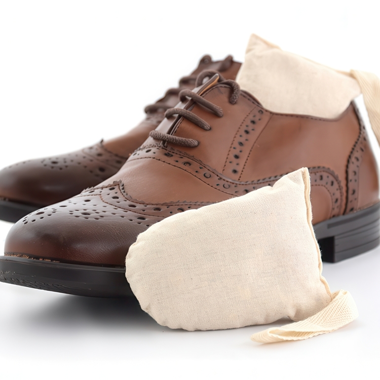 Shoes Fresheners with cedar, 2 bags, SACCHETTI DEODORANTI, Off White