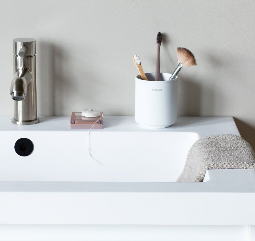 Toothbrush holder in metal, BRABANTIA MINDSET, Ø 8,1 x H 9,4 cm, White