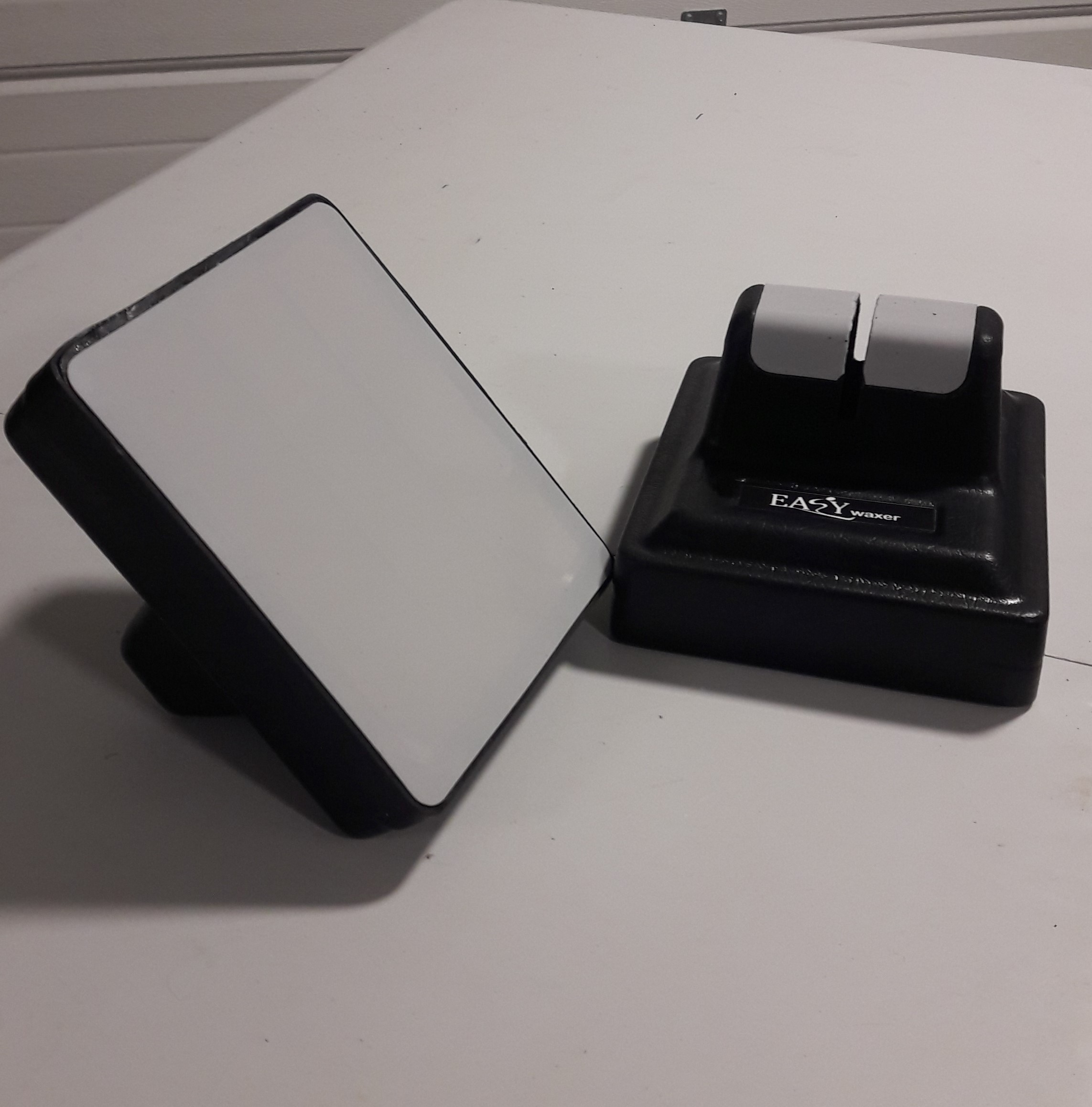 Portable waxing rack for alpine skis