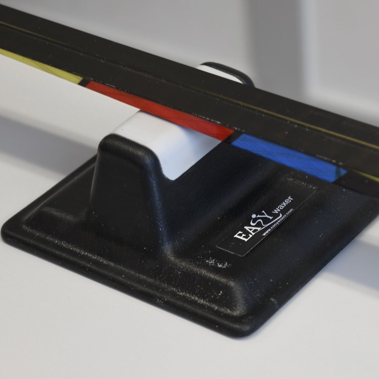 Portable wax stand for cross-country skis