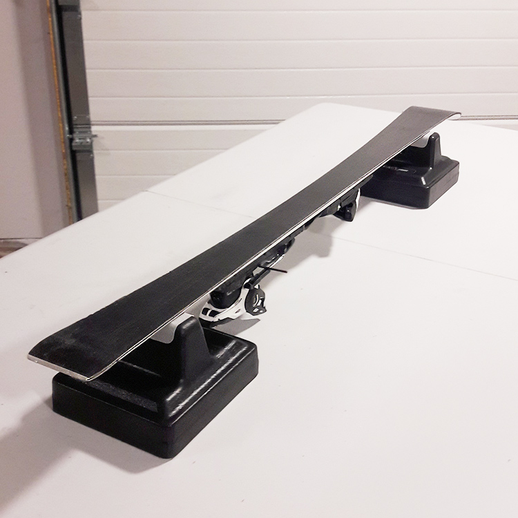 Portable waxing rack for alpine skis