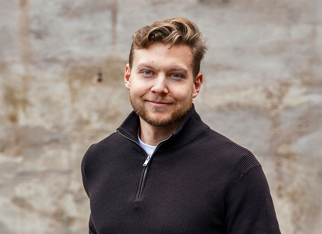 Self-adhesive LP cover hooks