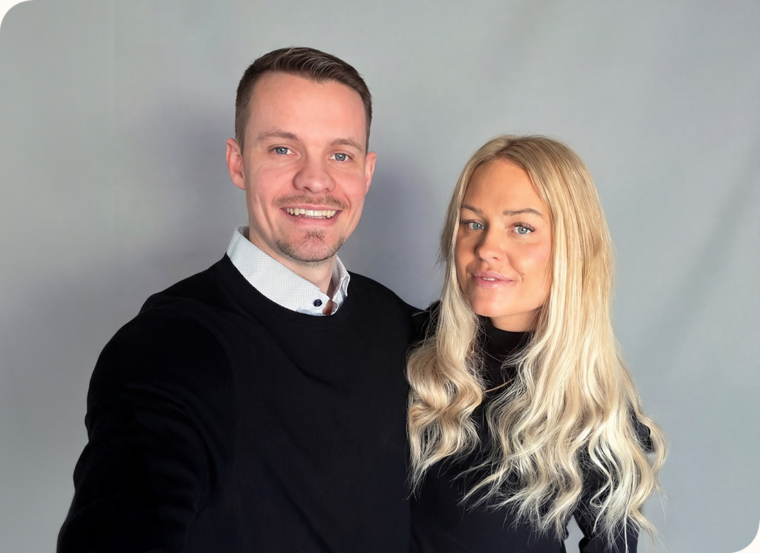 Children's plate with suction cup and strap