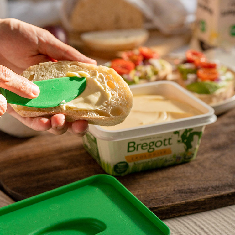 Brelock - A lid with a butter knife