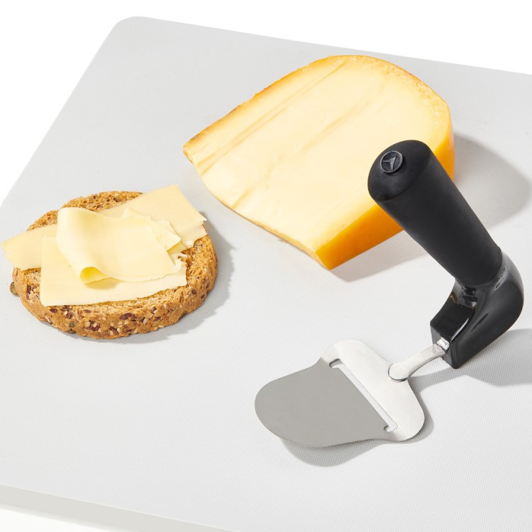 Ergonomic cheese slicer in the group House & Home / Kitchen / Kitchen utensils at SmartaSaker.se (12640)