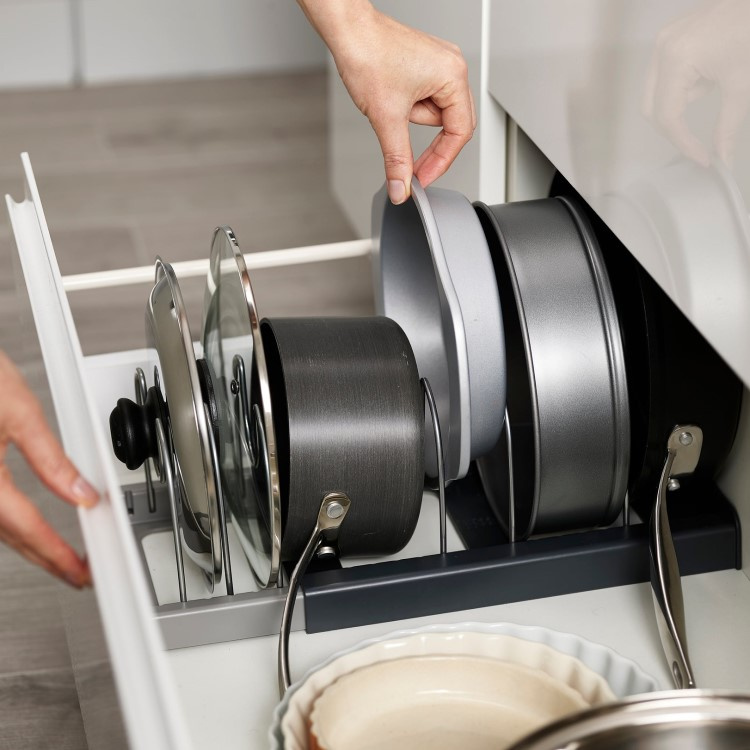 Adjustable cookware organizer in the group House & Home / Sort & store at SmartaSaker.se (13693)