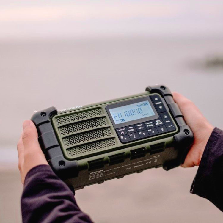 Survival radio FM/AM Pro in the group House & Home / Electronics / Speakers and ear phones at SmartaSaker.se (13829)