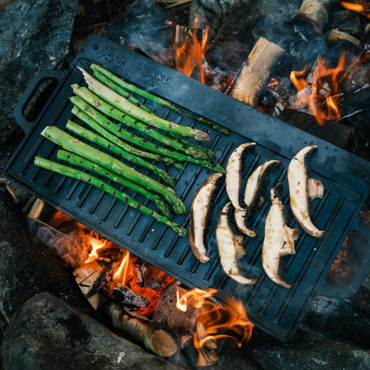 Satake reversible cast iron grill & frying plate in the group House & Home / Grill Stuff at SmartaSaker.se (14090)