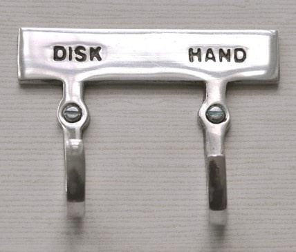 Double hook with sign, DISK & HAND, Exmez, Sand-cast aluminum in the group Storage / Magnets and adhesives / Signs and labels at SmartaSaker.se (40479)
