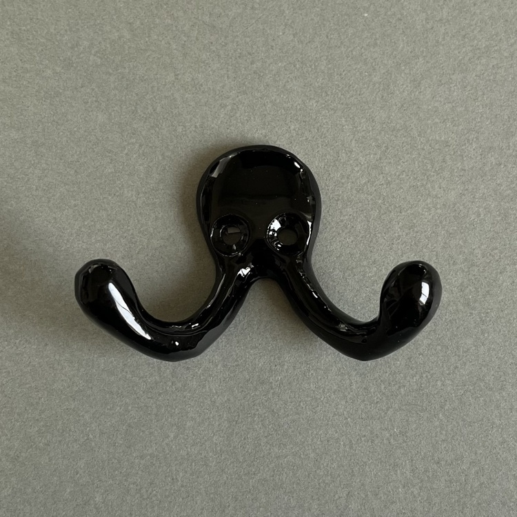 Double hook in metal, EXMEZ, 6,5 cm, Black in the group Storage / Hallway storage / Hooks and hangers at SmartaSaker.se (40492)