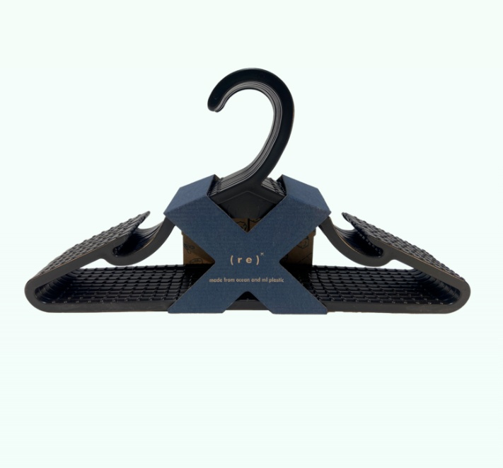 Hangers , from recycled plastic, Set of 10, (r e ) ˣ OCEAN HANGERS, 42 cm, Black in the group Storage / Wardrobe storage / Hangers and hooks at SmartaSaker.se (40897)