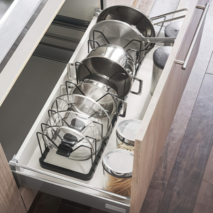 Lids & Pans organizer, Adjustable 45 - 82 cm, TOWER, Yamazaki, black in the group Storage / Kitchen storage / Kitchen cabinet organizers at SmartaSaker.se (41049)