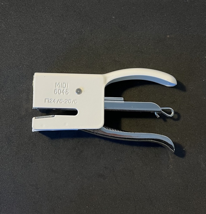 Hand Stapler in metal, INDEX MIDI, White in the group Storage / Office supplies at SmartaSaker.se (41248)