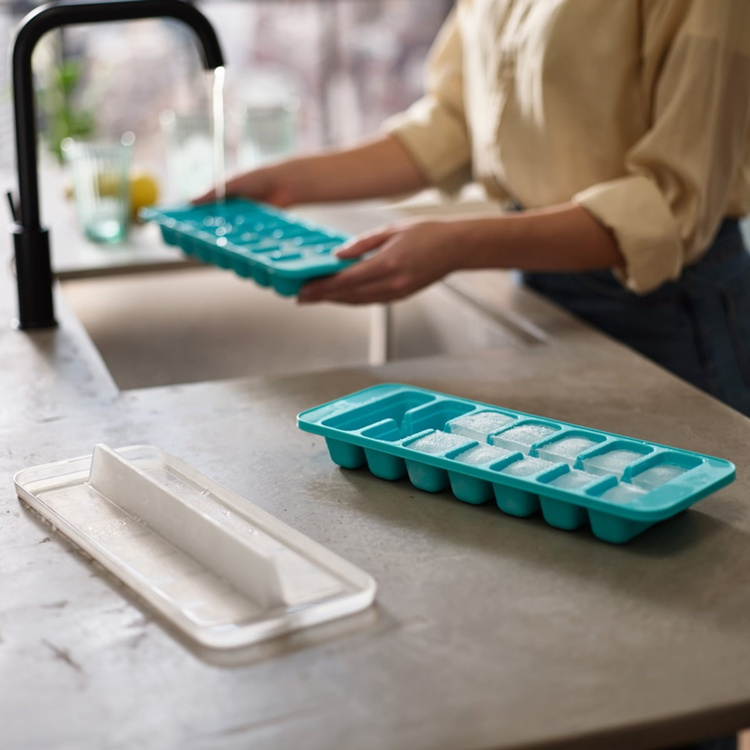 Stackable ice tray with lid, 14 cubes, FLOW EASY-FILL, Joseph Joseph, Turquoise in the group Storage / Kitchen storage at SmartaSaker.se (41331)