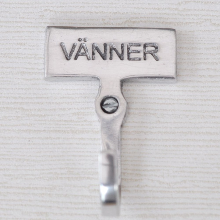 Hook with sign, VÄNNER, Exmez, Sand-cast aluminum in the group Storage / Bathroom storage at SmartaSaker.se (41524)