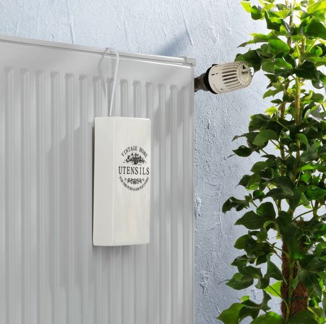 Hanging humidifier, Ceramic, VINTAGE HOME UTENSILS, White in the group Storage / Laundry and care at SmartaSaker.se (41669)