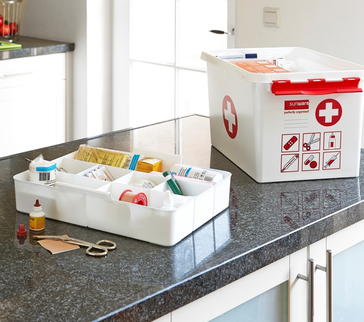 Box for Medicin, With handle, 22L, FIRST AID XL, 40 x 30 x H 26 cm, White / red in the group Storage / Bathroom storage at SmartaSaker.se (41752)