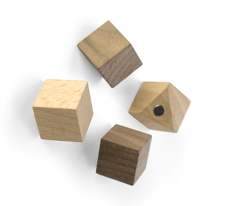 Magnets in wood, Set of 4, WOOD CUBE 1,8 x 1,8 x 1,8 cm, Walnut / Natur in the group Storage / Magnets and adhesives at SmartaSaker.se (41964)