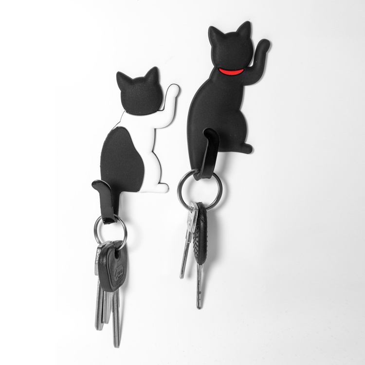 Magnetic hooks / Large magnets, Set of 2, KITTY CAT, 4,5 x H 13,5 cm, Black / White in the group Storage / Magnets and adhesives at SmartaSaker.se (42069)