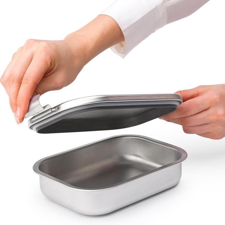 Food box in Steel, 1,1 L, BRABANTIA MAKE & TAKE MEDIUM LUNCH BOX, 14,4 x 20,6 x H 5,8 cm, Silver in the group Storage / Kitchen storage / Food containers / Metal lunch boxes at SmartaSaker.se (42109)