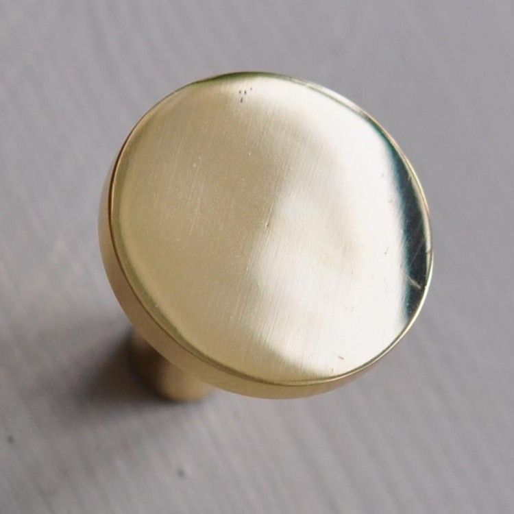 Round hook / knob, EXMEZ, Ø 3 cm, Shiny Brass in the group Storage / Hallway storage / Hooks and hangers at SmartaSaker.se (42482)