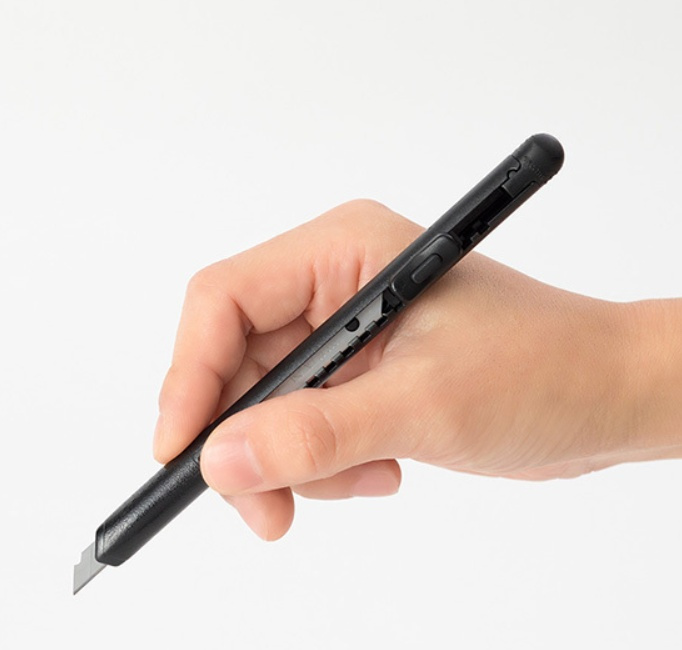 Cutter, MIDORI PEN CUTTER, ∅1 cm × 14 cm, black in the group Storage / Office supplies at SmartaSaker.se (42539)