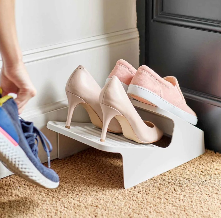 Shoe Rack, Space Saving, SHOE-IN RACK, Joseph Joseph, Light Grey in the group Storage / Wardrobe storage / Shoe storage at SmartaSaker.se (42579)