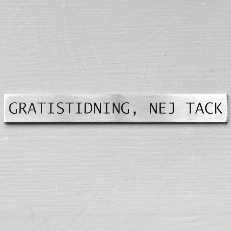 Sign in Steel, GRATISTIDNING, NEJ TACK, 10,2 x H 1,2 cm, Silver in the group Storage / Magnets and adhesives / Signs and labels at SmartaSaker.se (42628)