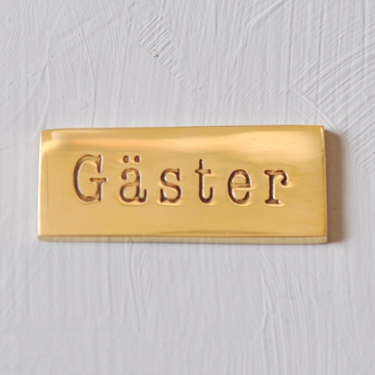 Sign, GÄSTER, 4,8 x H 2 cm, Exmez, Brass in the group Storage / Bathroom storage at SmartaSaker.se (42632)
