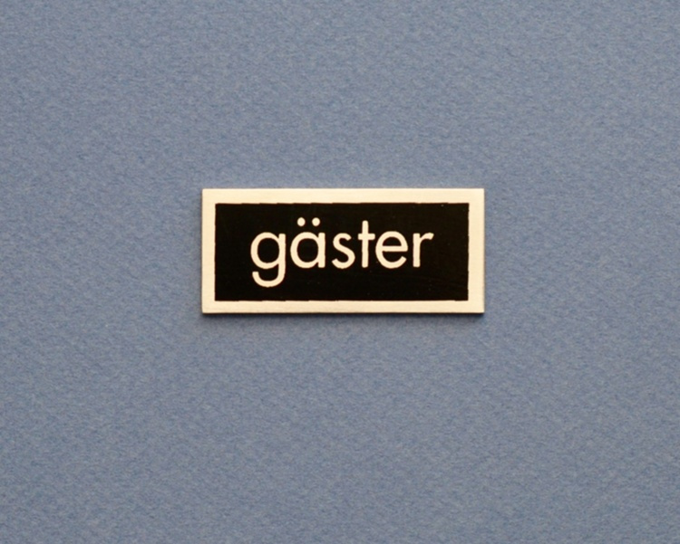 Sign, GÄSTER, 5 x 2 cm, Exmez, Stainless steel & black in the group Storage / Bathroom storage at SmartaSaker.se (42633)