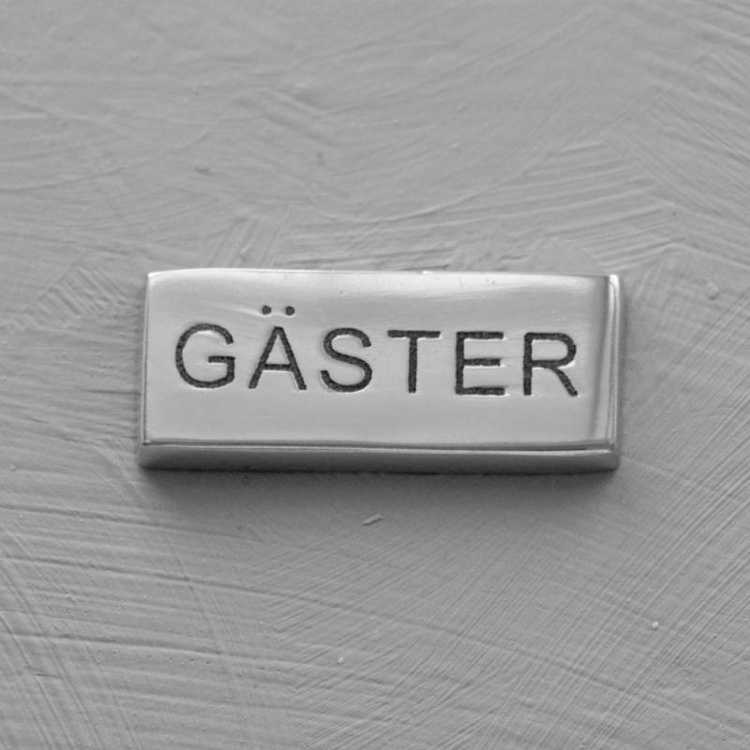 Sign, GÄSTER, 5 x H 2 cm, Exmez, Sand-cast aluminum in the group Storage / Magnets and adhesives / Signs and labels at SmartaSaker.se (42634)