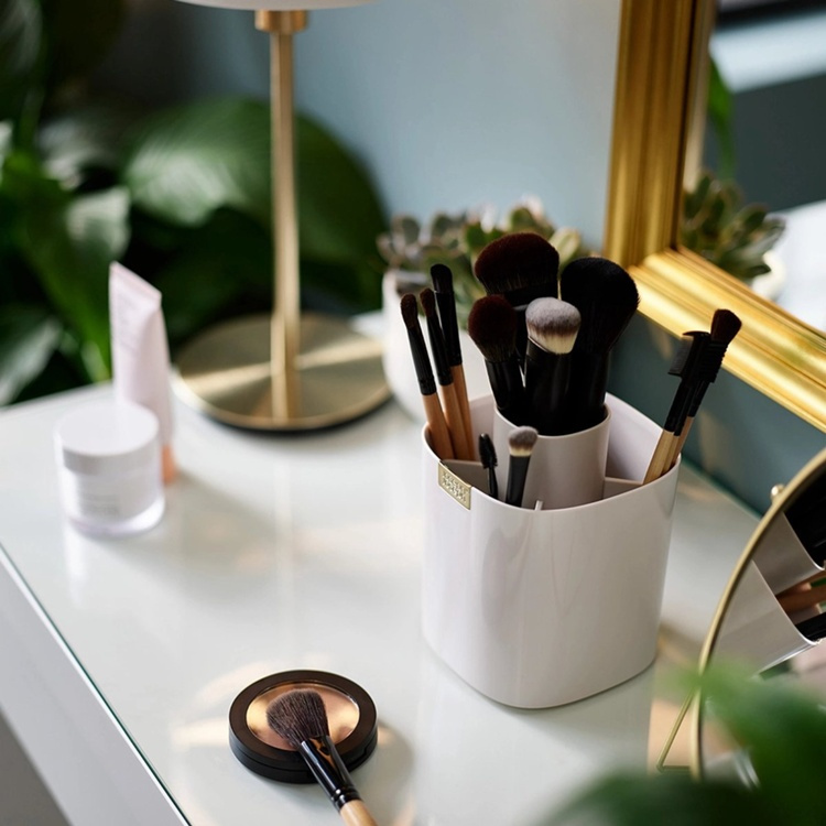 Organizer, VIVA SMAKE UP BRUSH POT, Joseph Joseph, Shell in the group Storage / Bathroom storage / Makeup storage at SmartaSaker.se (42663)