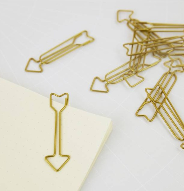 Large Paper Clips, ARROW, Set of 15, Monograph, 2,8 cm, Brass in the group Storage / Office supplies at SmartaSaker.se (42819)