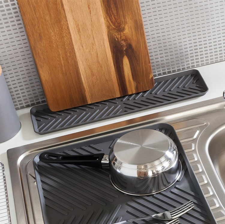 Drain tray , SLIM DRAINING MAT, 40,5 x 10,5 cm, Dark Grey in the group Storage / Kitchen storage / Dish racks and sink accessories at SmartaSaker.se (42977)
