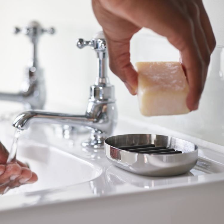 Soap cup in Stainless Steel, EASY STORE LUXE, 11.5 x 8 x H 2,5 cm, Joseph Joseph , Silver / Grey in the group Storage / Bathroom storage at SmartaSaker.se (43065)