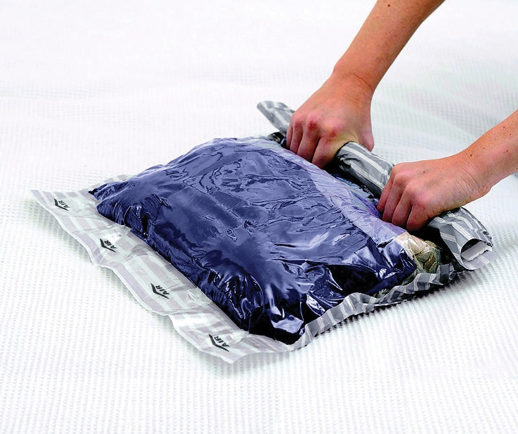 Vacuum bags, Set of 2, LIVING TRAVEL LARGE, 70 x 50cm, Transparent / Grey in the group Storage / Wardrobe storage / Vacuum storage / Manual vacuum bags at SmartaSaker.se (43182)