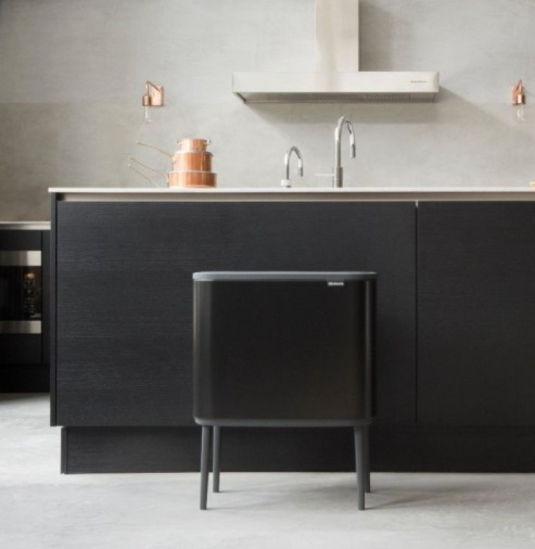 Recycling station on legs, 2 inserts, BRABANTIA BO TOUCH, 23 + 11 L, Black in the group Storage / Cleaning and waste sorting / Waste sorting at SmartaSaker.se (43255)