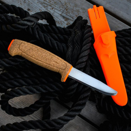Floating Mora knife with serrated blade in the group Leisure / Outdoor life / Outdoor Equipment at SmartaSaker.se (lima-251156)