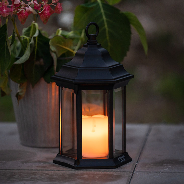 Battery operated lantern with twilight sensor in the group Lighting / Outdoor lighting / Pillar candles and lanterns at SmartaSaker.se (10954)