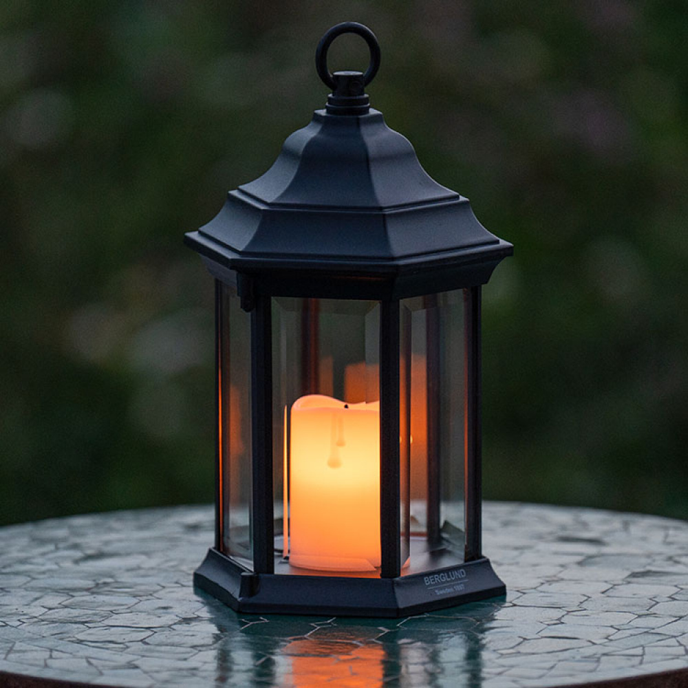 Battery operated lantern with twilight sensor in the group Lighting / Outdoor lighting / Pillar candles and lanterns at SmartaSaker.se (10954)