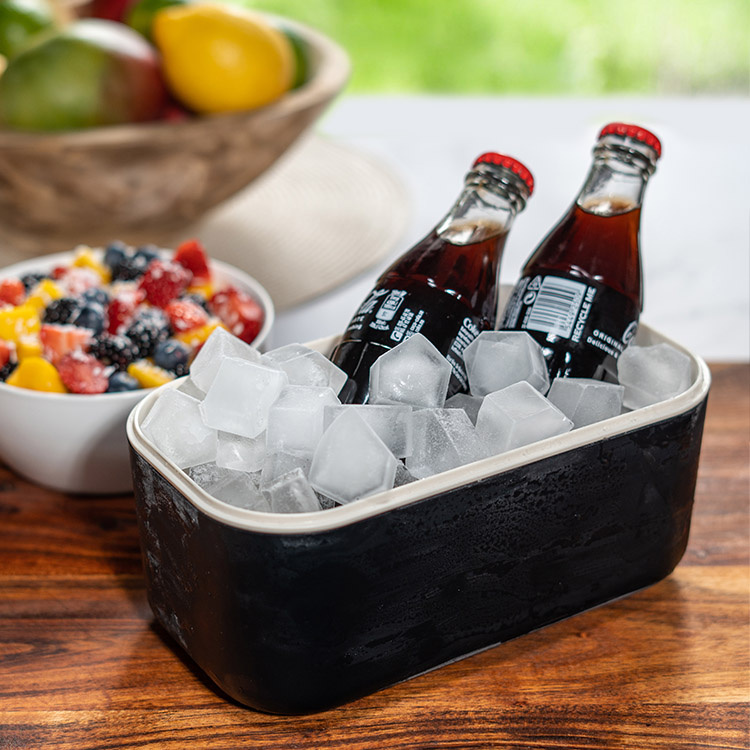 Ice tray with storage box from Lekué