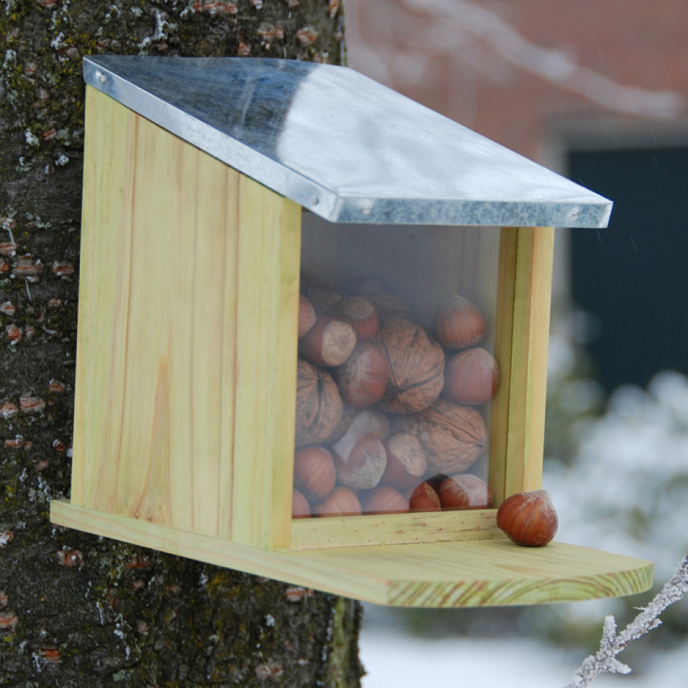 Squirrel feeder in the group House & Home / Garden / Nests and hotels at SmartaSaker.se (11820)