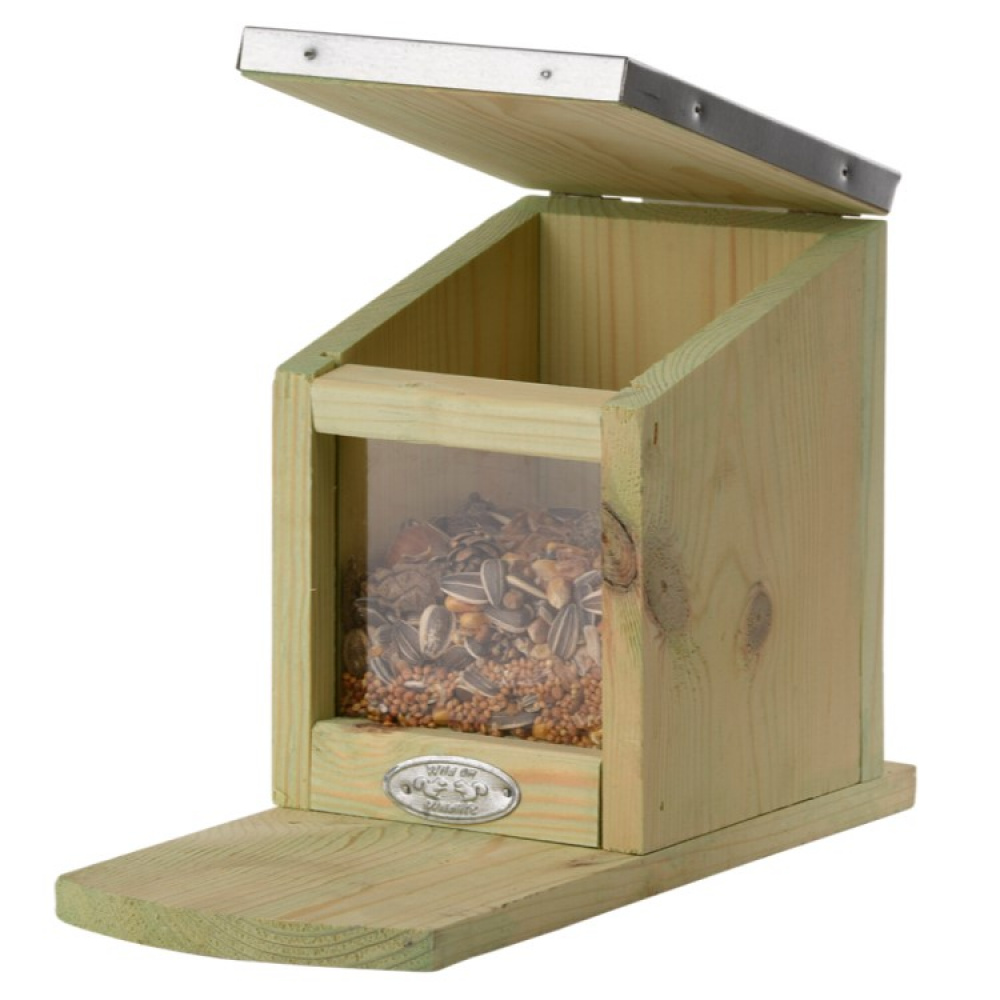 Squirrel feeder in the group House & Home / Garden / Nests and hotels at SmartaSaker.se (11820)