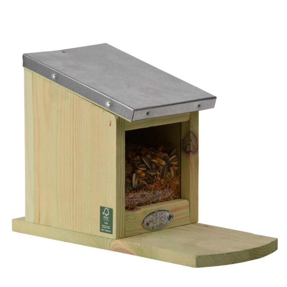 Squirrel feeder in the group House & Home / Garden / Nests and hotels at SmartaSaker.se (11820)