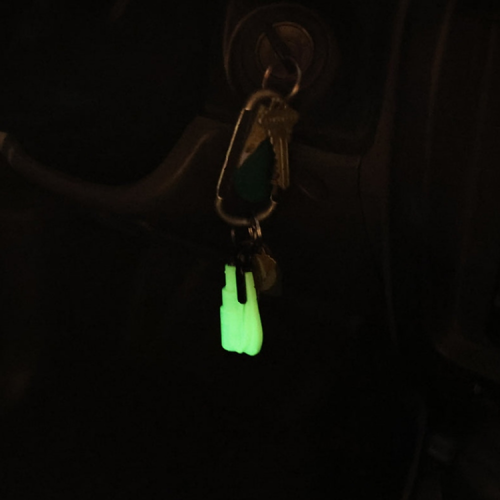 Resqme, seat belt cutter, window breaker in the group Vehicles / Car Accessories at SmartaSaker.se (11845)