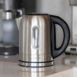 Electric kettle with smart temperature setting