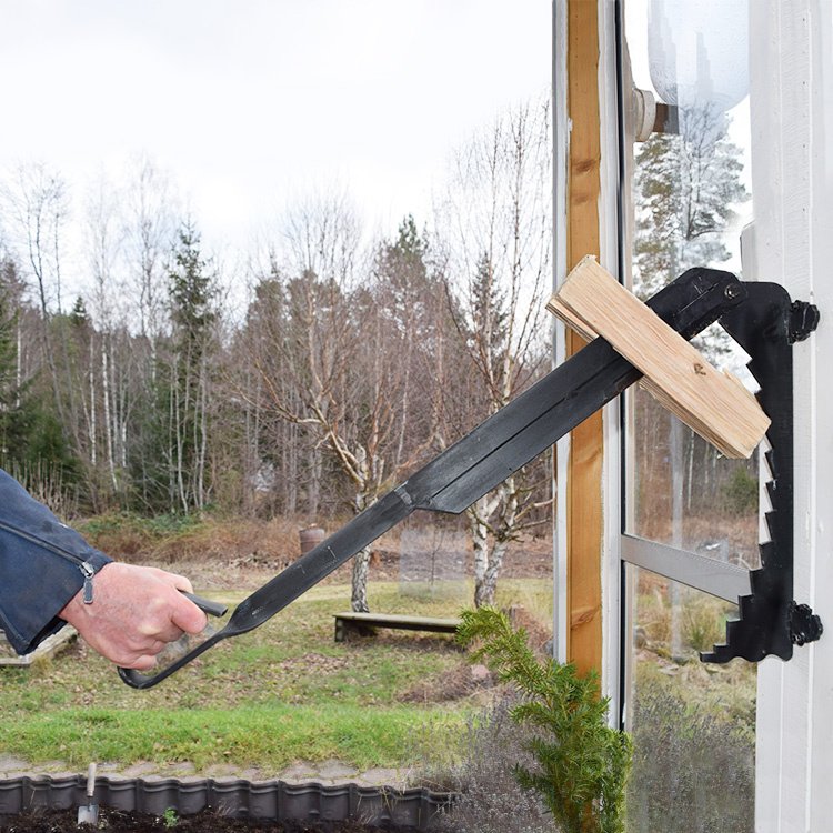 Wood Splitter - Wall mounted splitter for logs and kindling wood