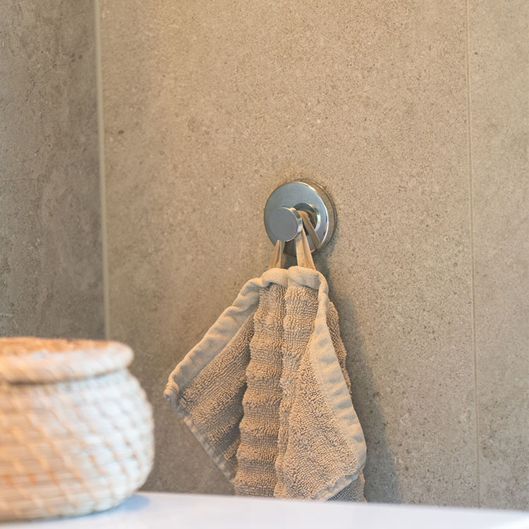 Suction cup towel hanger in the group House & Home / Bathroom at SmartaSaker.se (12539)