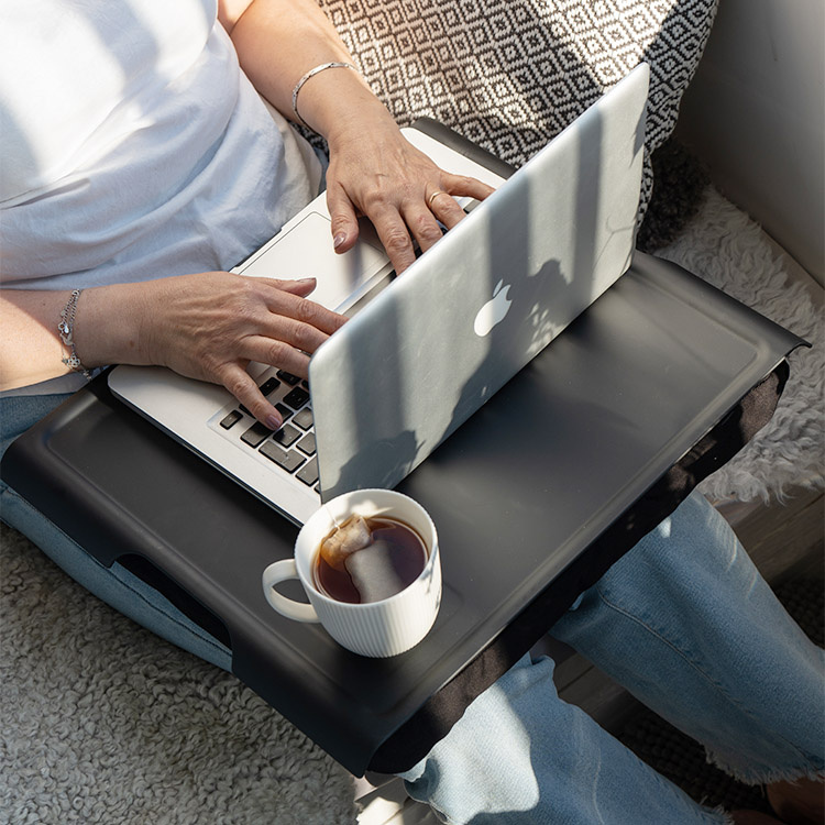 Laptop Pillow - Surfpillow Hitech computer pillow | SmartaSaker